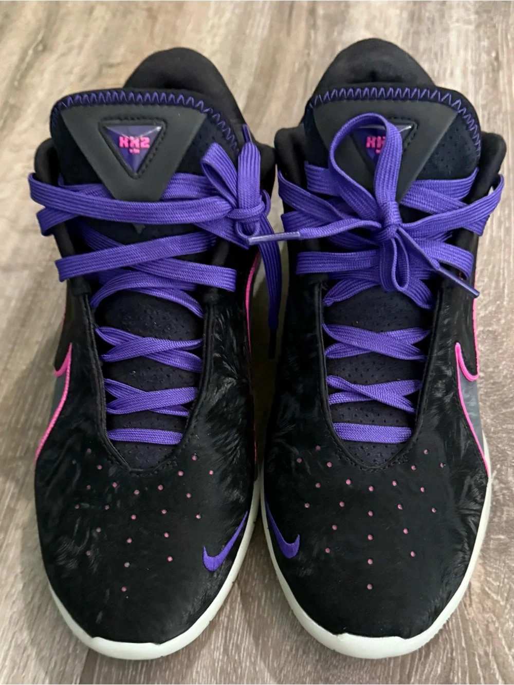 Nike LeBron 22 Blacklight Size 8M - Picture 3 of 4